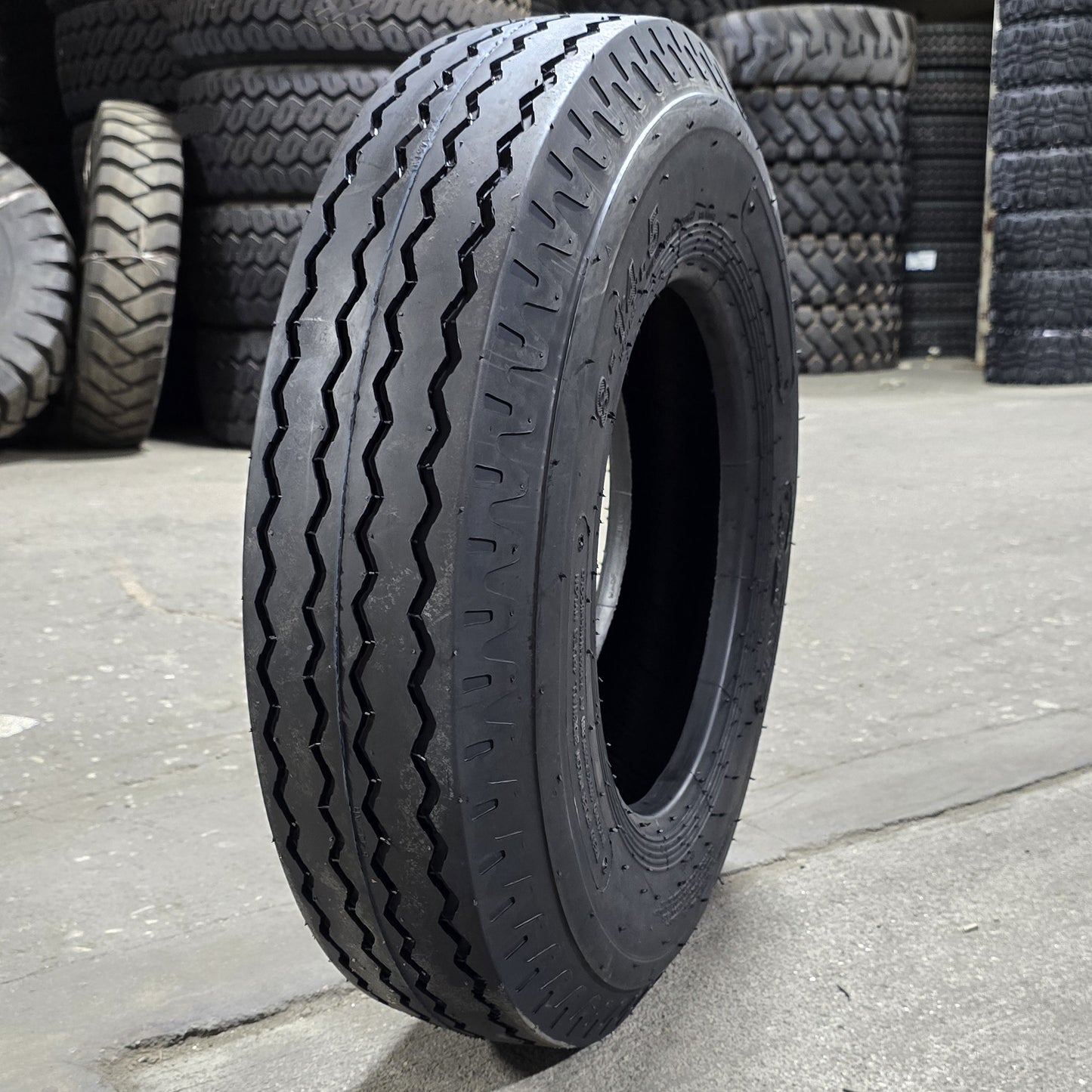 FORERUNNER Q400 TRAILER TIRE