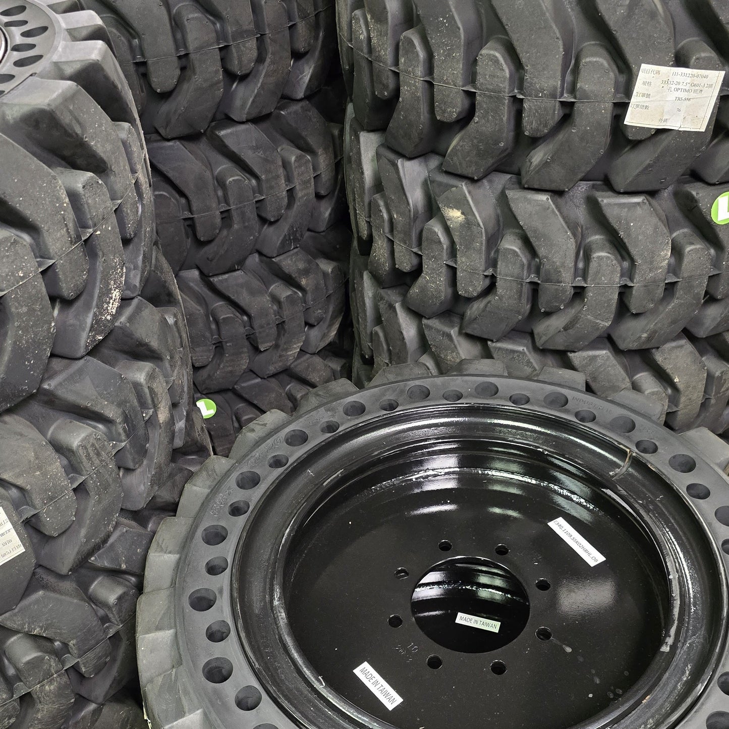 SOLID SKID STEER TIRE & WHEEL ASSEMBLY - SSK02