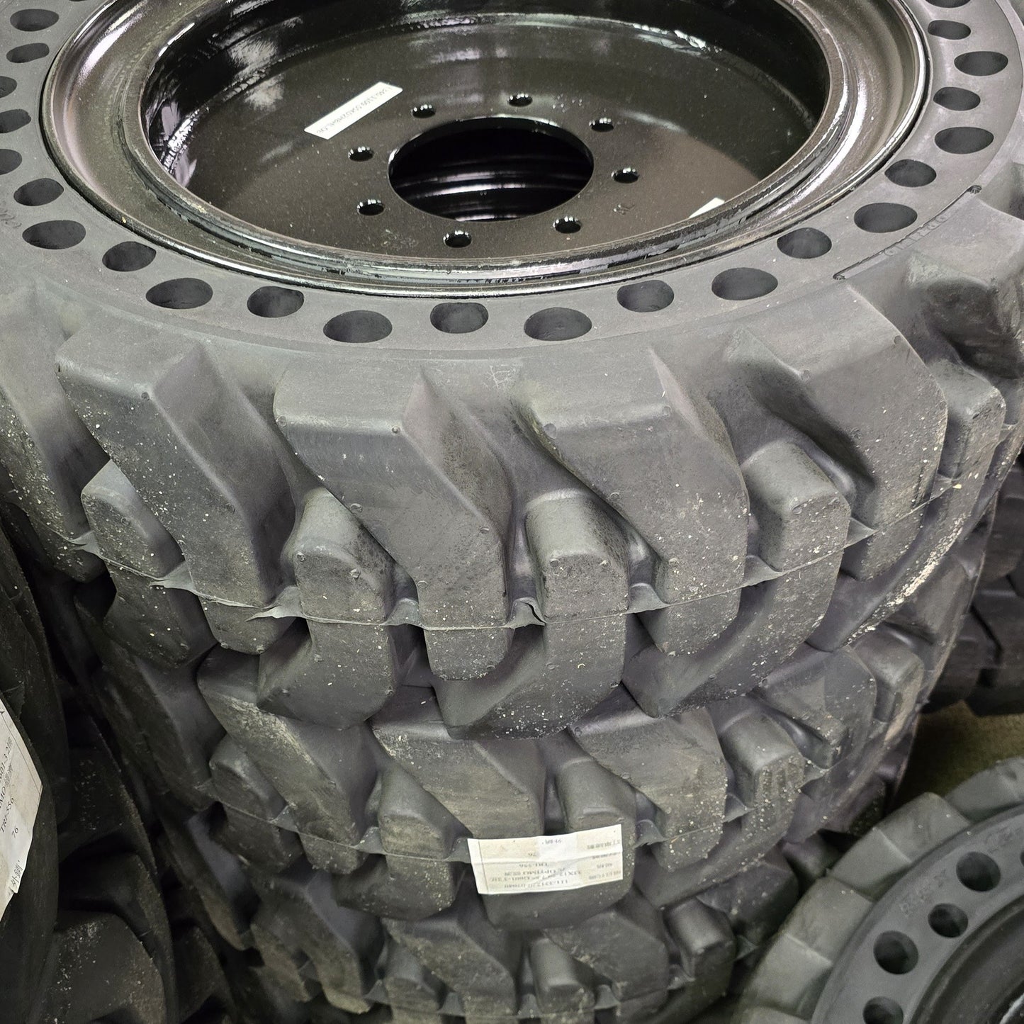SOLID SKID STEER TIRE & WHEEL ASSEMBLY - SSK02