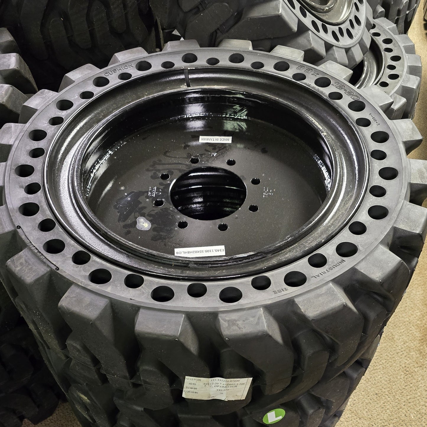 SOLID SKID STEER TIRE & WHEEL ASSEMBLY - SSK02
