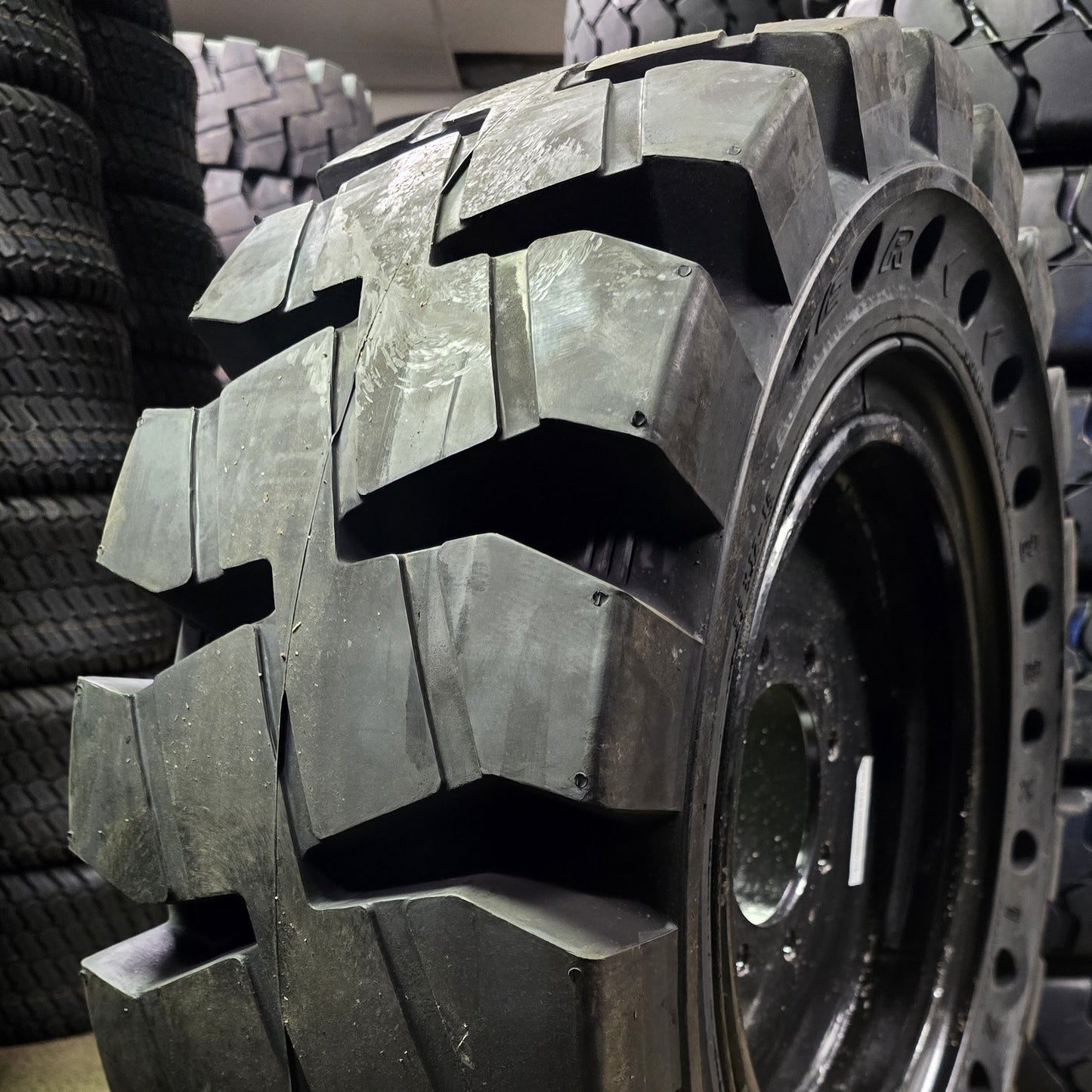 SOLID SKID STEER TIRE & WHEEL ASSEMBLY - SSK06