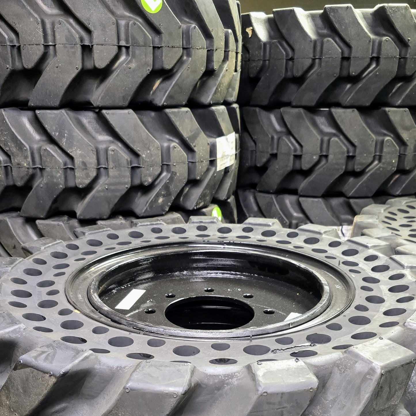 SOLID SKID STEER TIRE & WHEEL ASSEMBLY - SSK03