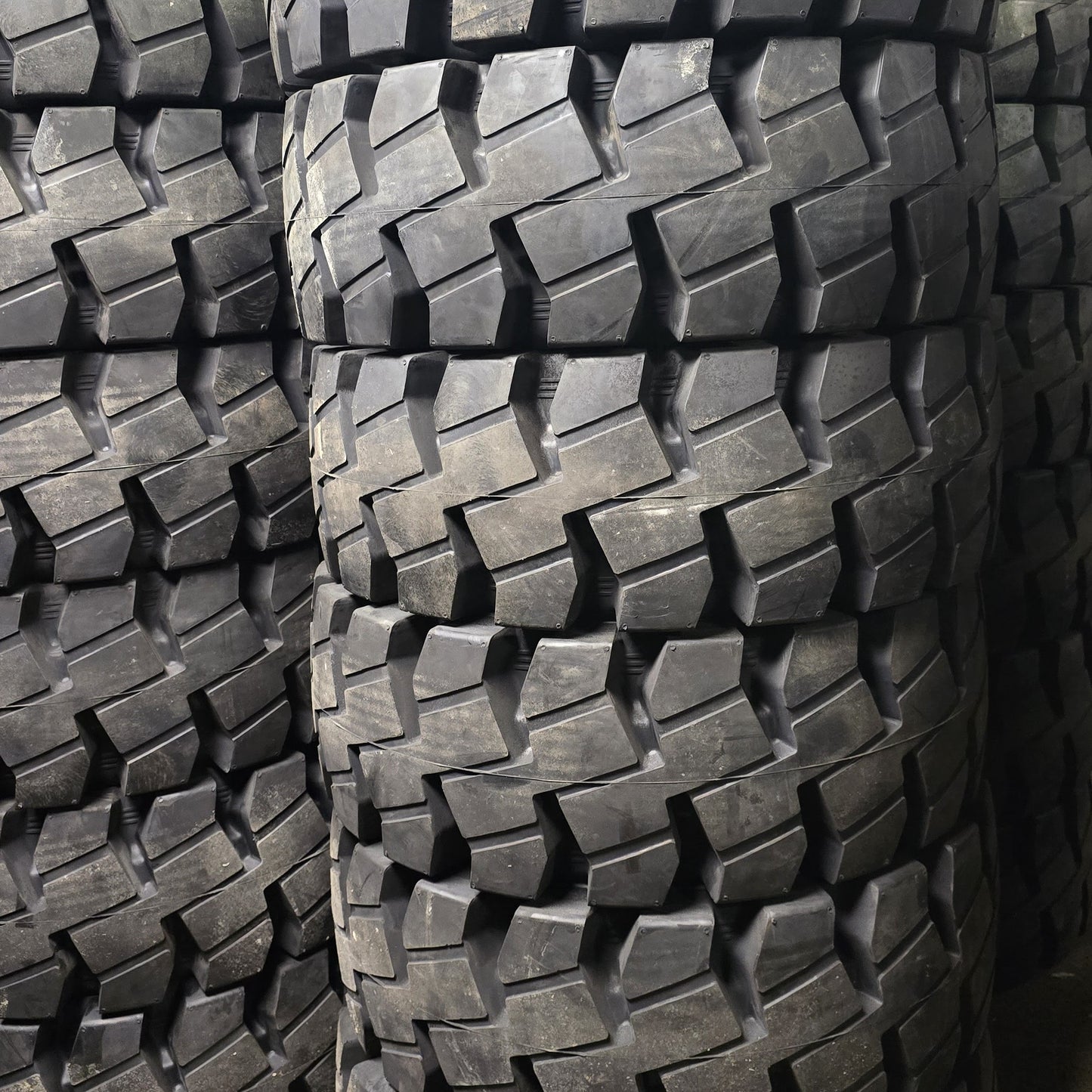 SOLID SKID STEER TIRE & WHEEL ASSEMBLY - SSK06